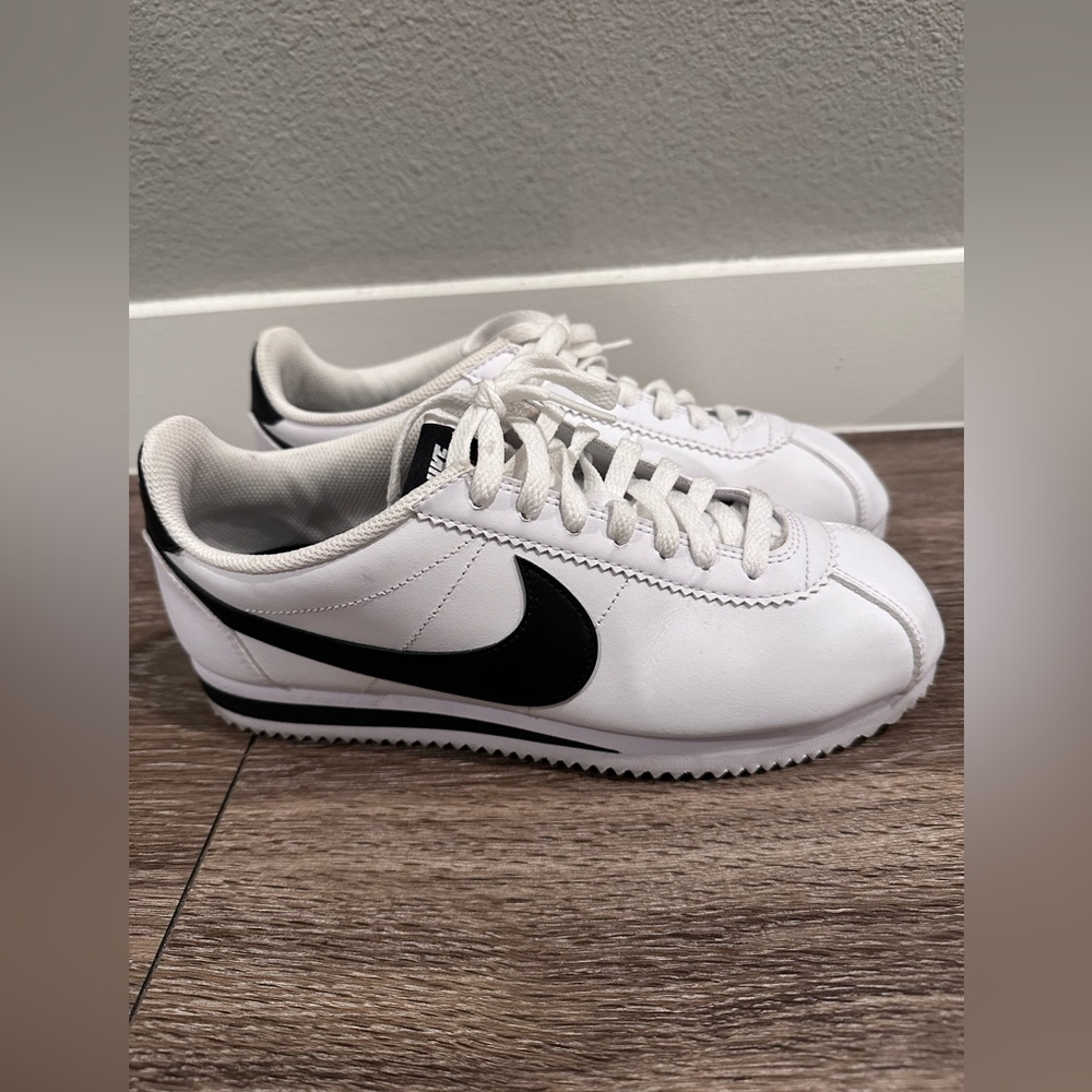 Nike Cortez Size 9 in women’s
